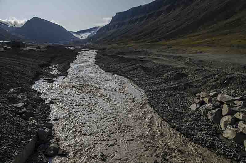 36 - Noruega - islas Svalbard - isla de Spitsbergen - Longyearbyen - rio